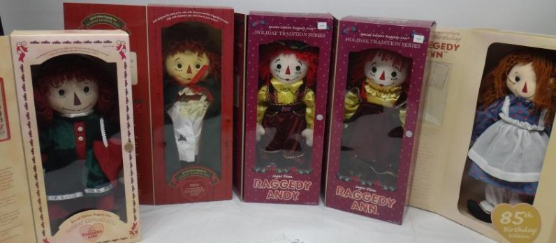5 BOXED SPECIAL HOLIDAY EDITION SERIES RAGGEDY ANN (1 of 7)
