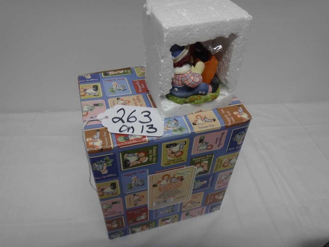 LOT OF 13 BOXED PORCELAIN FIGURINES (1 of 7)