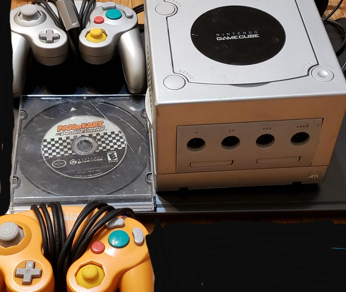 NINTENDO GAMECUBE CONSOLE/ 2 CONTROLLERS/ MARIO KART (1 of 1)