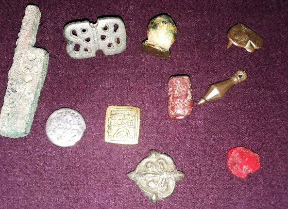 TEN VARIOUS SMALL -MOSTLY ROMAN- ANTIQUITIES (1 of 3)