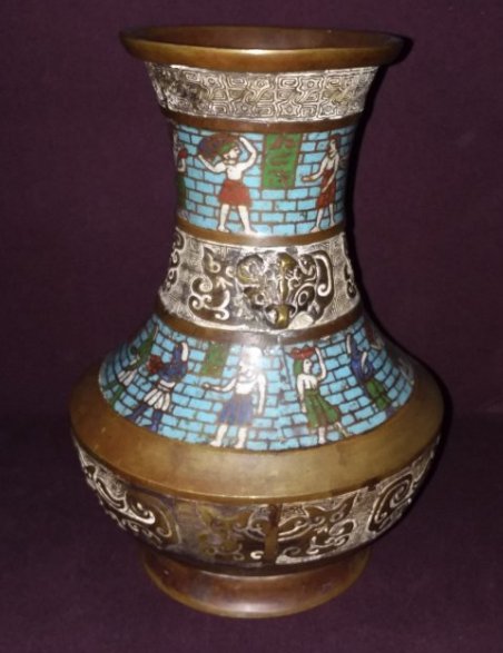 RARE JAPANESE EGYPTIAN MOTIF VASE. (1 of 4)