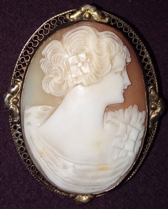 STERLING VICTORIAN CAMEO BROOCH (1 of 3)
