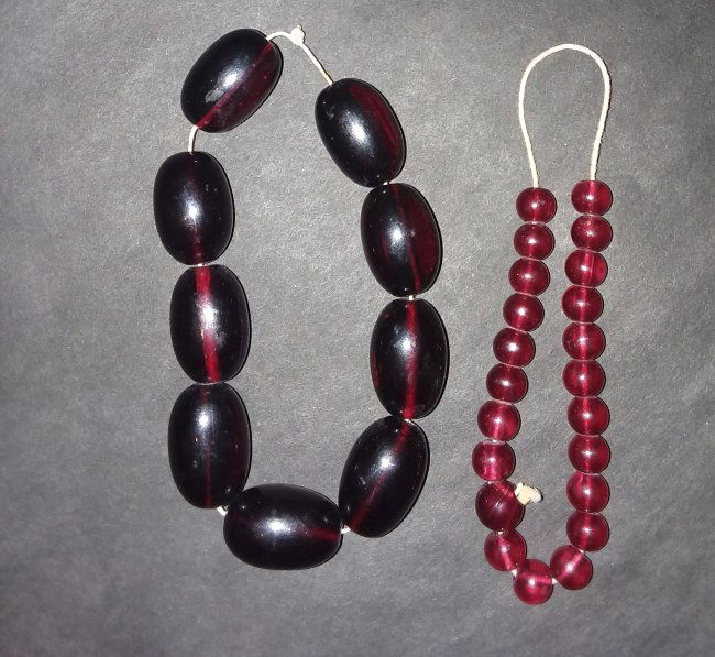 2 ANTIQUE ASIAN CHERRY AMBER MALAS (1 of 3)