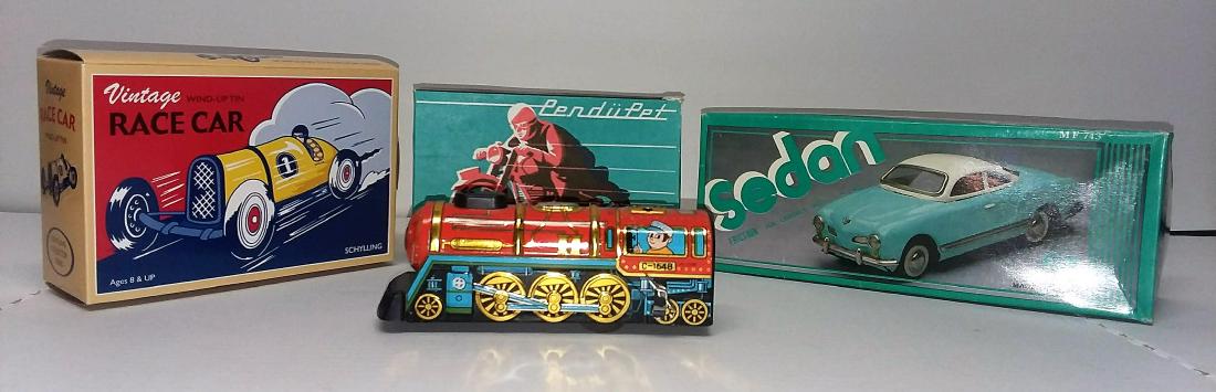 LOT OF 4 TIN CARS/VEHICLES. (1 of 3)