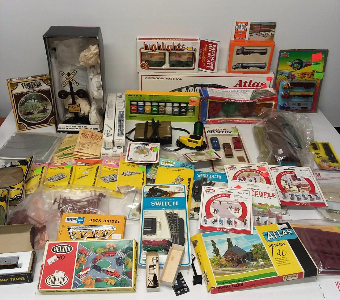 MISCELLANEOUS TRAIN ACCESSORY LOT (1 of 4)
