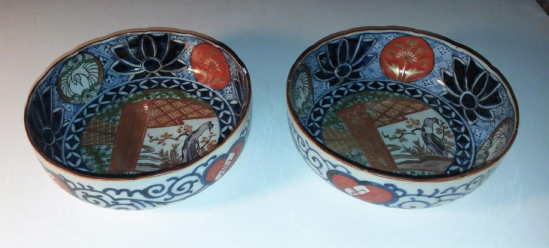 A PR OF FINE & EARLY IMARI BOWLS (1 of 4)