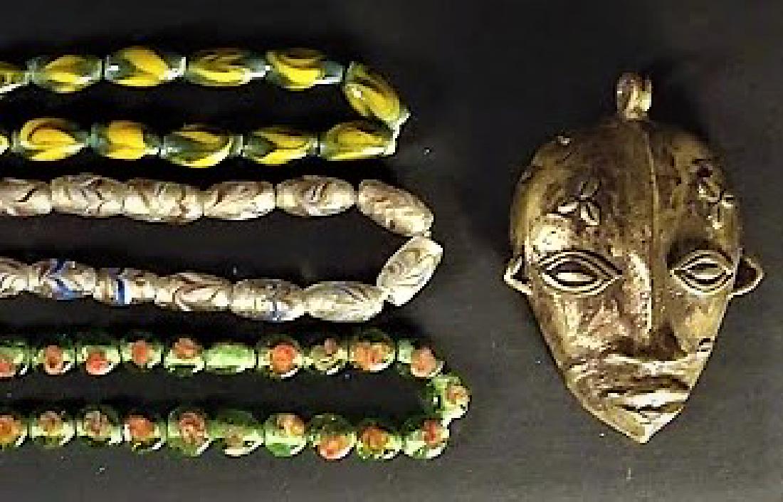 Three Ventian Glass Trade Beads & Pendant (1 of 4)