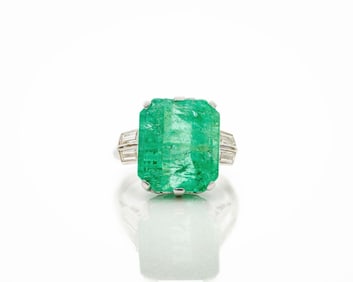 18kt White Gold Natural Emerald & Diamond Ring