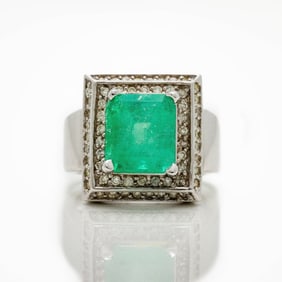 18k White Gold Natural Emerald Diamond Halo Ring