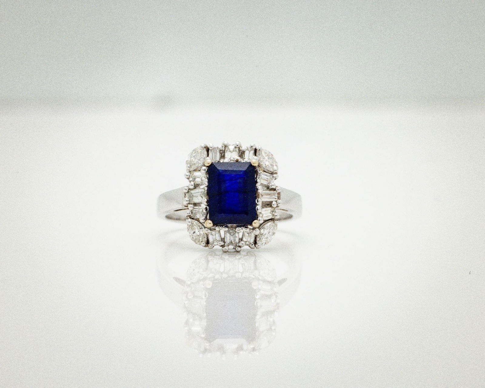 14K White Gold 2.60ct Sapphire Diamond Halo Ring (1 of 6)