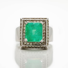 18k White Gold Natural Emerald Diamond Halo Ring