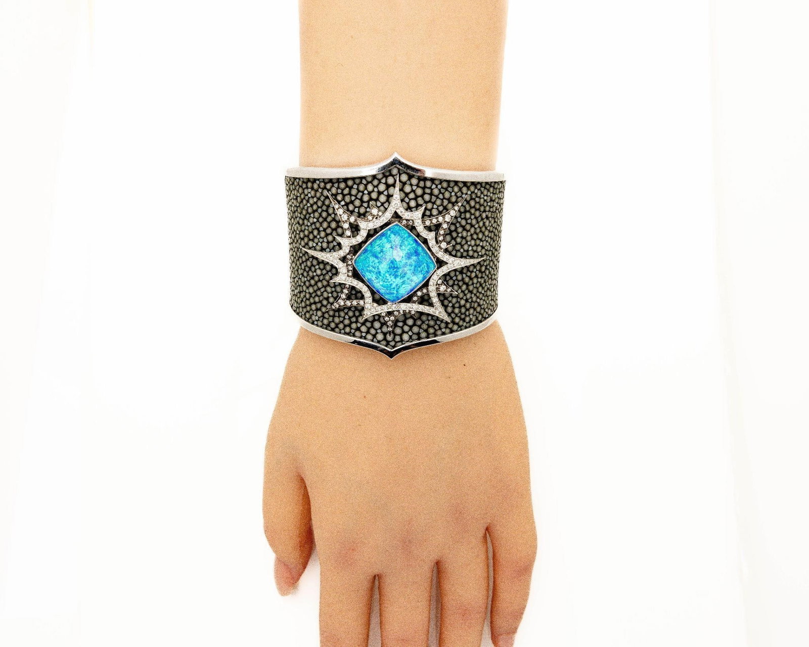 Stephen Webster 18kt Diamond Quartz Cuff Bangle - 2