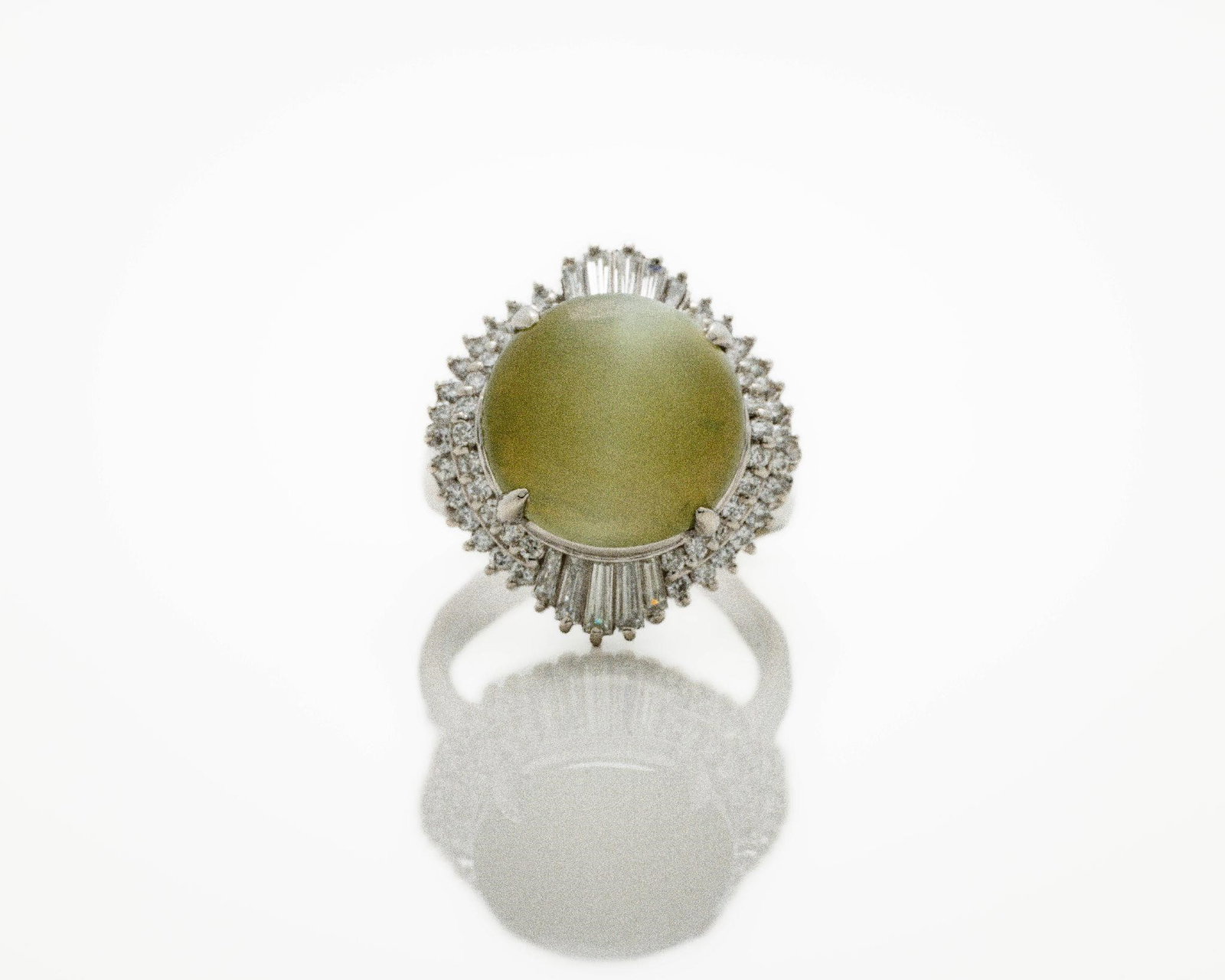 Platinum 6.81ct Cat's Eye Actinolite Diamond Ring: Vintage Platinum Cat's Eye Actinolite & Diamond Ballerina Halo Ring - 6.81ct Center - 0.87ct Accent Diamonds - Rare Collector's Piece This exceptional vintage platinum ring features a rare and captiva