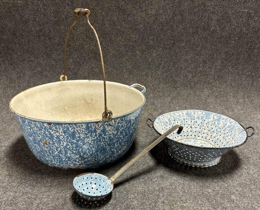 3 Piece Graniteware Blue & White Enamel Lot: Pail, Strainer & Ladle (1 of 8)