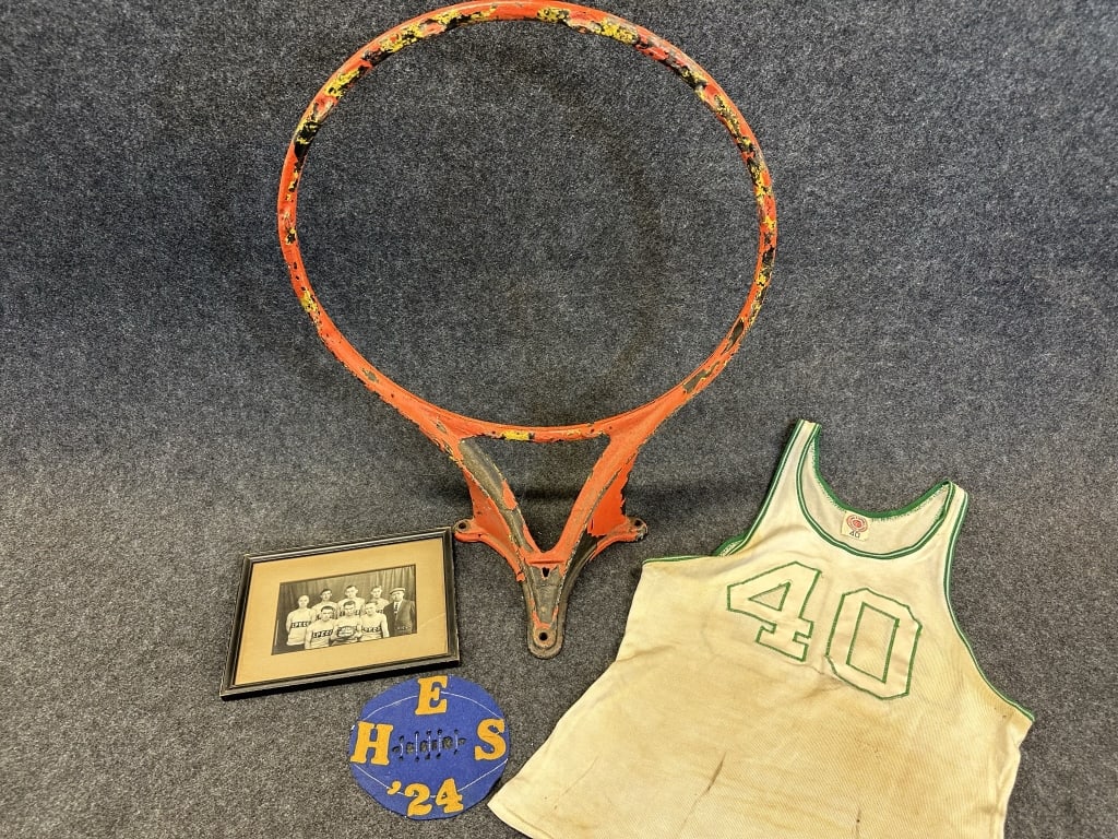 LOT 4 VINTAGE BASKETBALL ITEMS: STEEL RIM, LOWE CA SEE ALL PHOTOS FOR A BETTER IDEA ON CONDITION (1 of 7)