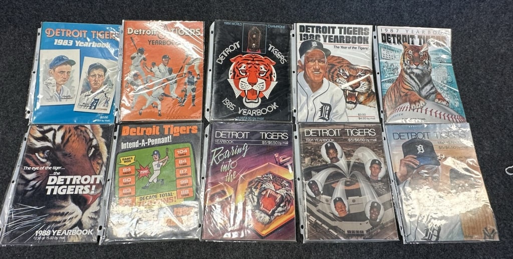 LOT OF 10 1983-92 DETROIT TIGERS YEARBOOKS ALL IN VG TO EXCELLENT CONDITION, 1983, 84, 85, 86, 87, (1 of 4)