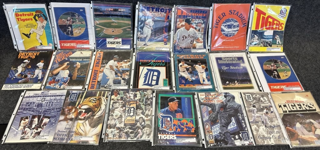 LOT OF 1971-2001 DETROIT TIGERS OFFICIAL PROGRAMS 1971, 1974 X2 , 1975,1976 TIGER STADIUM BOOK., (1 of 9)