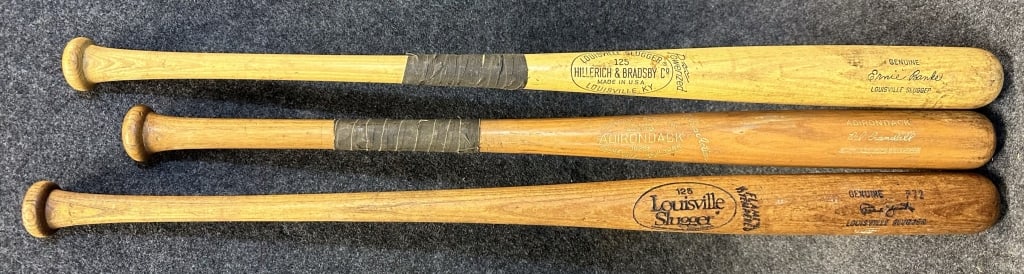 LOT OF 3 VINTAGE BASEBALL BATS WITH DEL CRANDALL A VARIOUS CONDITIONS, CRANDALL IS CRACKED AS WELL (1 of 7)