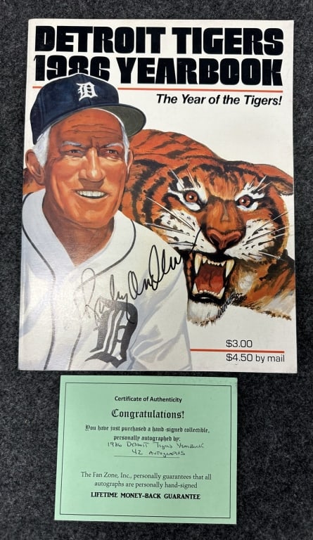 1986 DETROIT TIGERS BASEBALL YEARBOOK MAGAZINE 42X VERY GOOD CONDITION, MINOR WEAR. SOME SIGNERS (1 of 20)