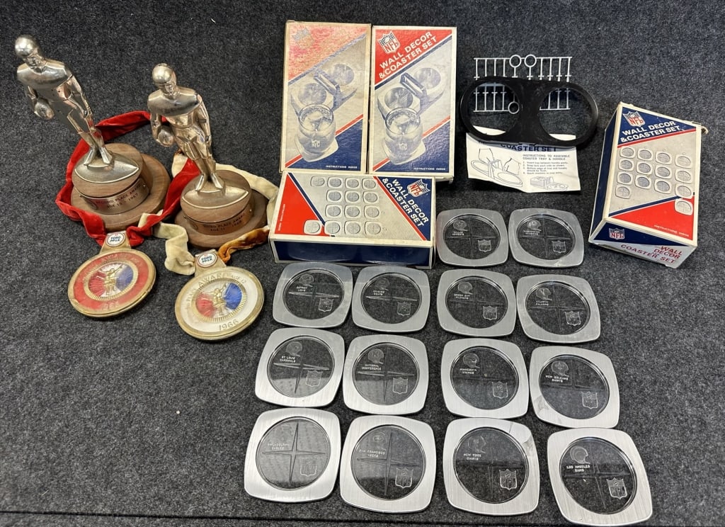 LOT OF 4 ORIGINAL NOS NFL WALL D?COR & COASTER SET SEE ALL PHOTOS FOR A BETTER IDEA ON CONDITION: SEE ALL PHOTOS FOR A BETTER IDEA ON CONDITION