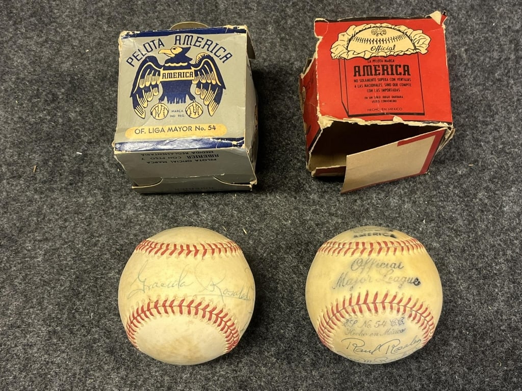 PAIR ORIGINAL 1940S-50S PELOTA AMERICA MEXICAN TEA GREAT ORIGINAL BALLS - NO CLUE ON SIGNATURES NICE: GREAT ORIGINAL BALLS - NO CLUE ON SIGNATURES
