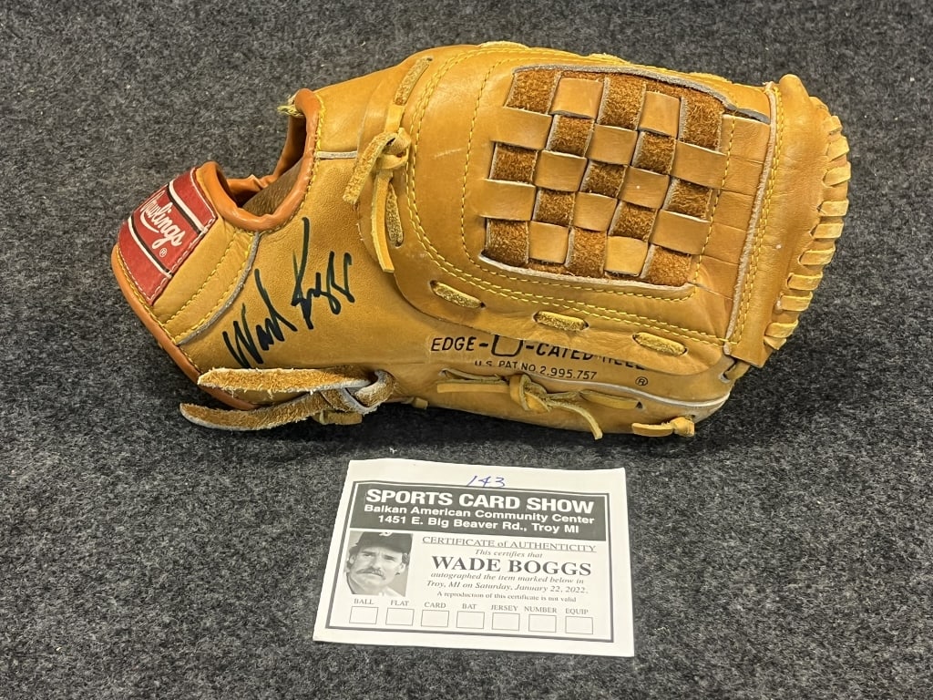 WADE BOGGS MODEL 1041 RAWLINGS SIGNED AUTGRAPHED R NICE ORIGINAL RAWLINGS GLOVE IN GOOD CONDITION: NICE ORIGINAL RAWLINGS GLOVE IN GOOD CONDITION OVERALL, AUTOGRAPH OBTAINED IN PERSON.