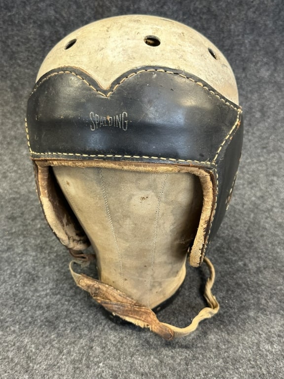 GREAT ORIGINAL 1940S SPALDING LEATHER FOOTBALL HEL GREAT ORIGINAL LEATHER THROUGHOUT MODEL 31FH: GREAT ORIGINAL LEATHER THROUGHOUT MODEL 31FH
