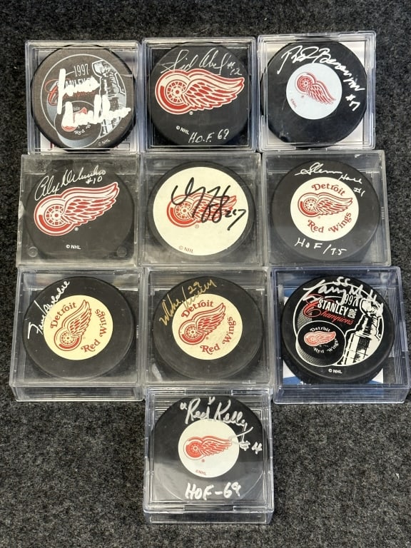 LOT OF 10 DETROIT RED WINGS SIGNED NHL HOCKEY PUCK GREAT LOT OF 10 DIFFERENT RED WING AUTOS. JIM (1 of 8)