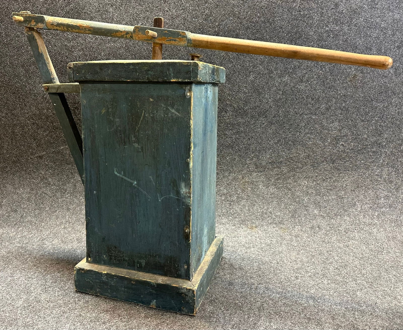 AAFA Robins Egg Blue Wooden Carved Hand Crank Butter Churn (1 of 10)