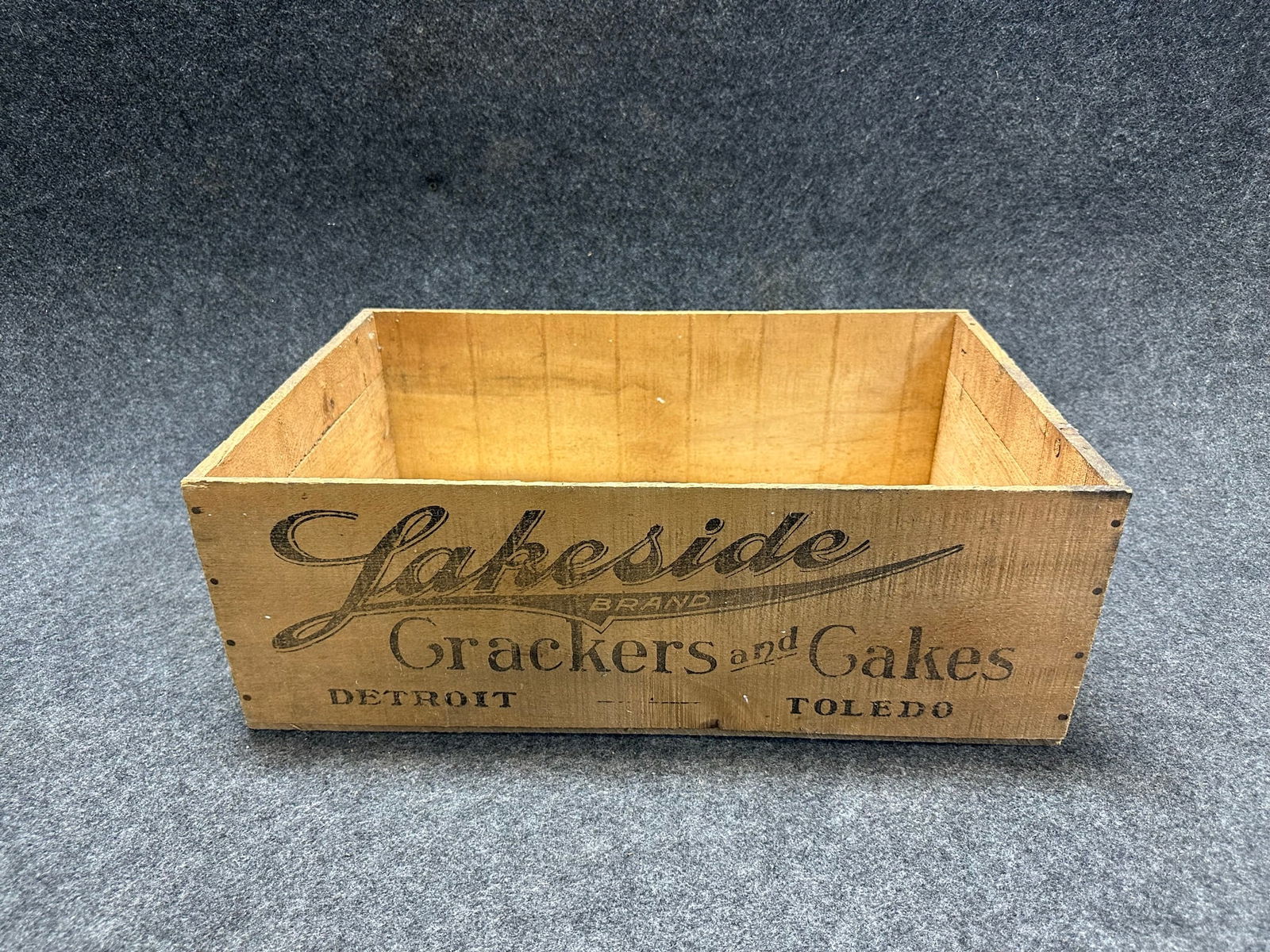 Detroit Toledo Lakeside Crackers Ca. 1900s Early Wooden Advertising Shipping Crate (1 of 7)