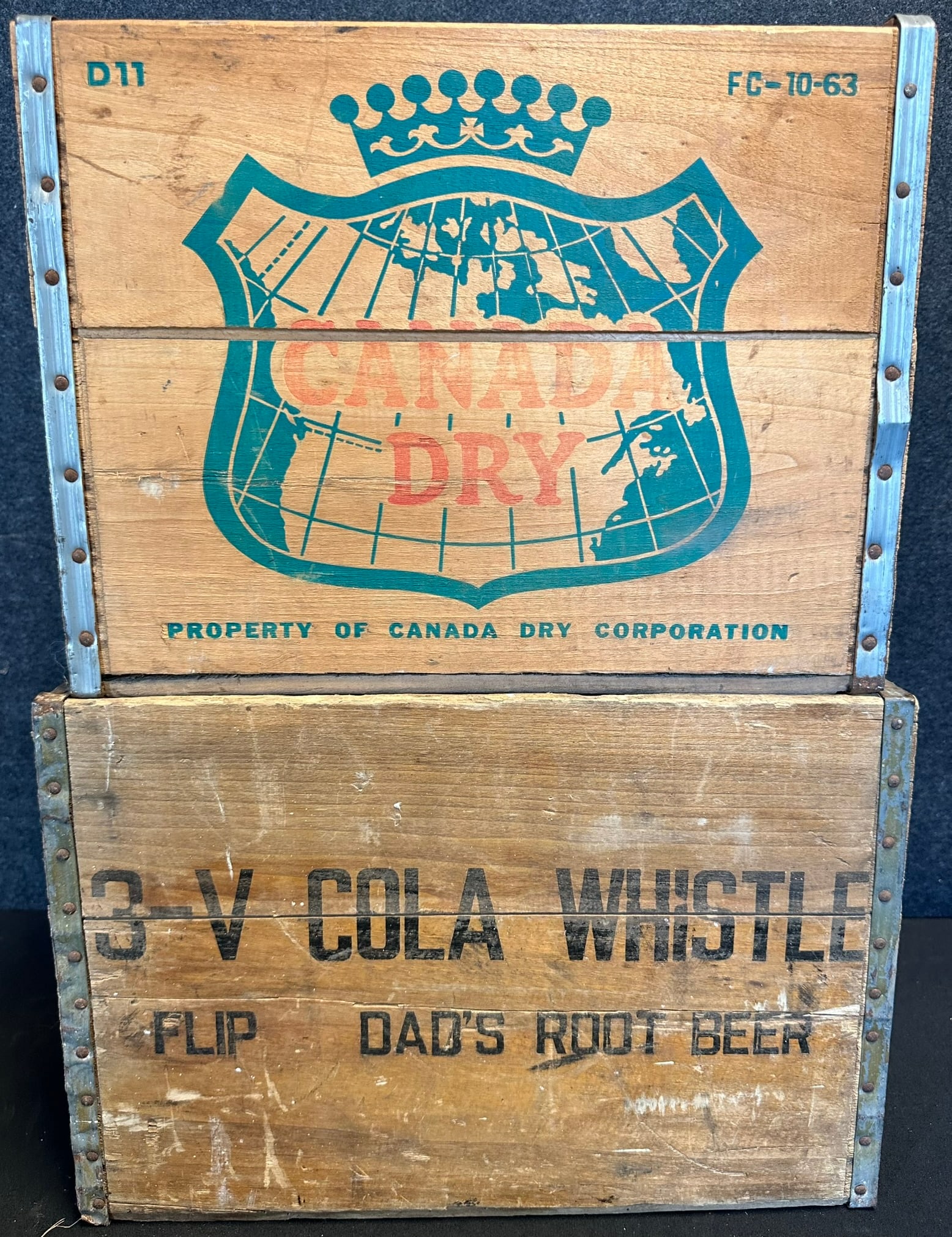 Pair Canada Dry & 3-V Cola Whistle Flip Dad's Root Beer Wooden Advertising Crates: Varying sizes as shown.
