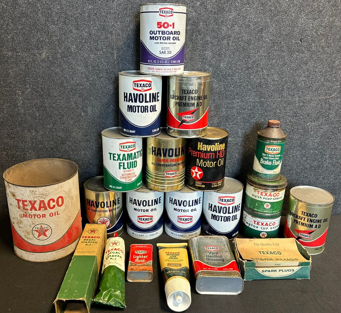 Lot 20 Texaco Early 1940s-60s Quart, Grease, Outboard, Spark Plugs & More: Great original lot of texaco items.