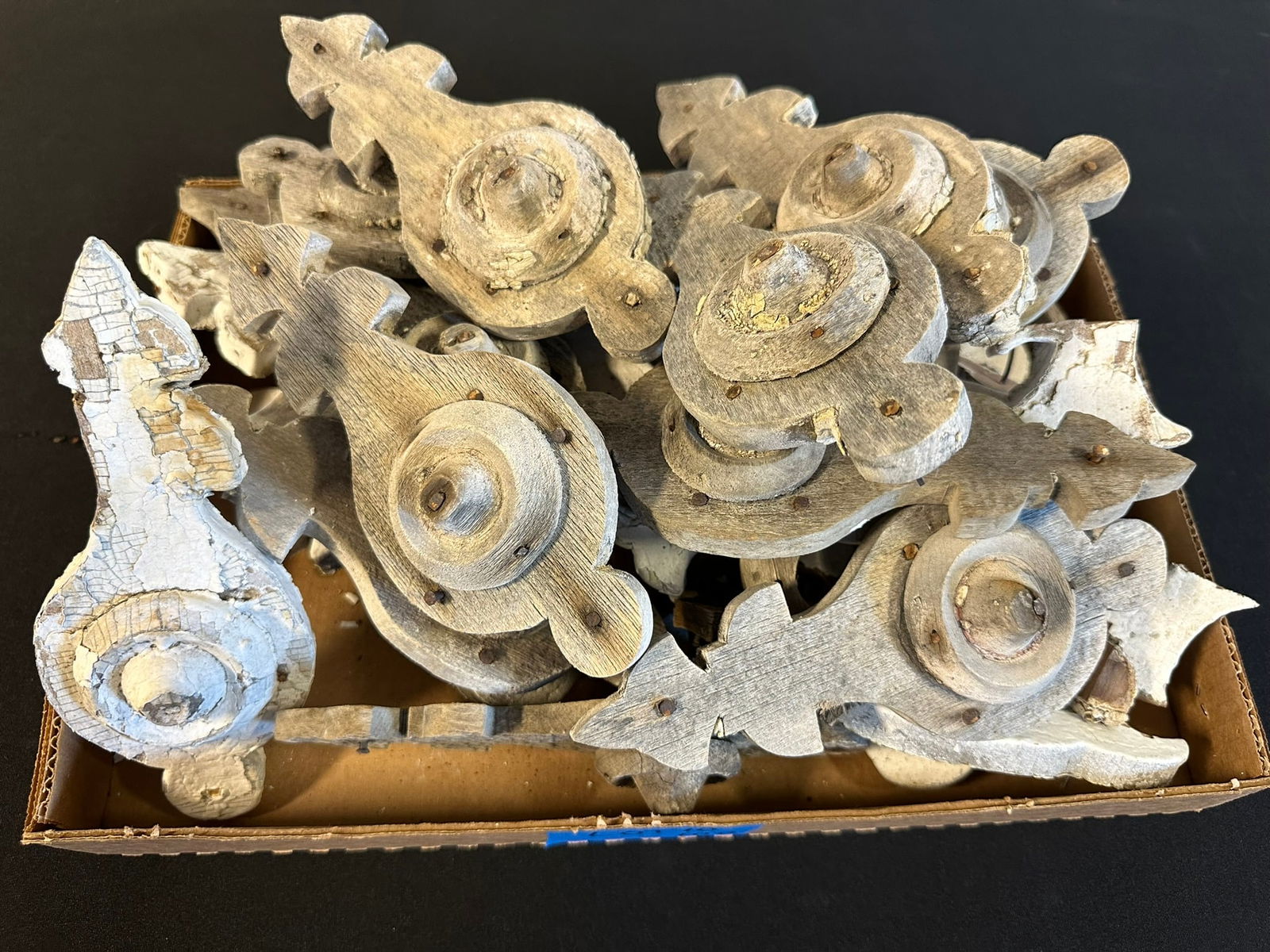 Antique Lot 20+ Original Fancy Wooden Architectural Rosettes (1 of 14)