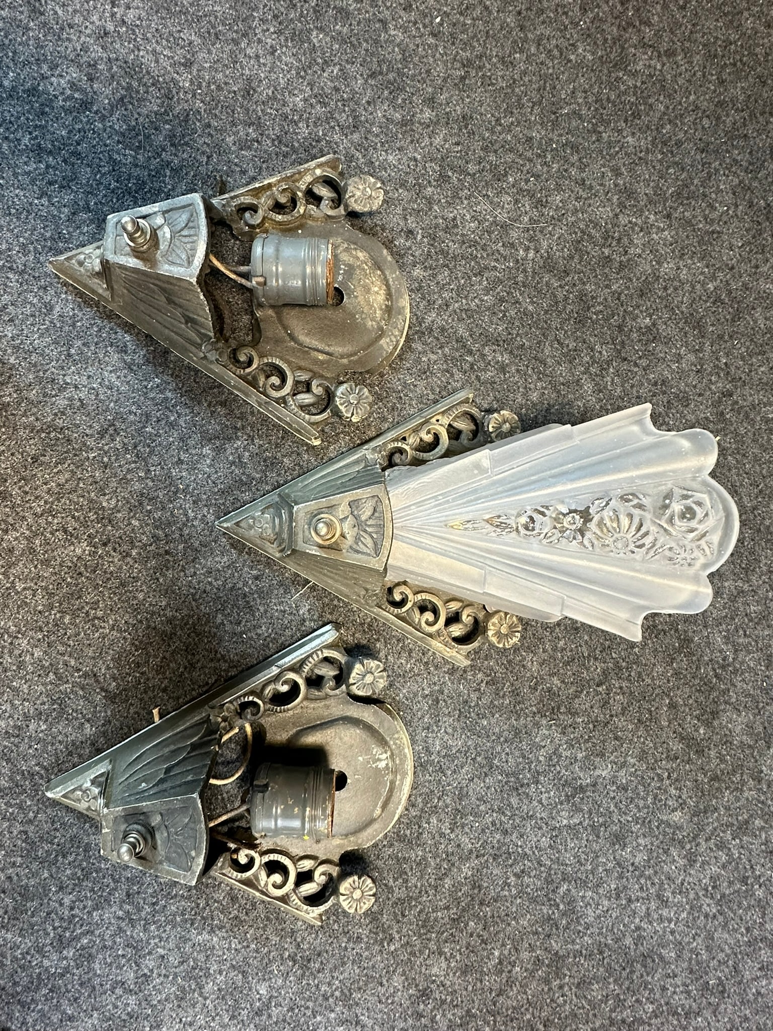 Set 3 Matching Cast Aluminum Ornate Floral Motif Wall Mount Sconces w/ 1 Shade (1 of 8)