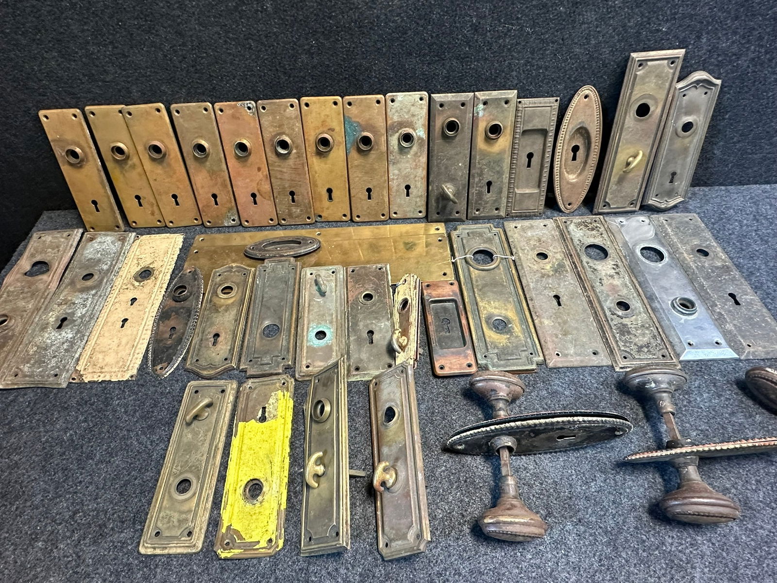 Lot 42 Original Antique Door Plates & 5 Door Knobs (1 of 9)