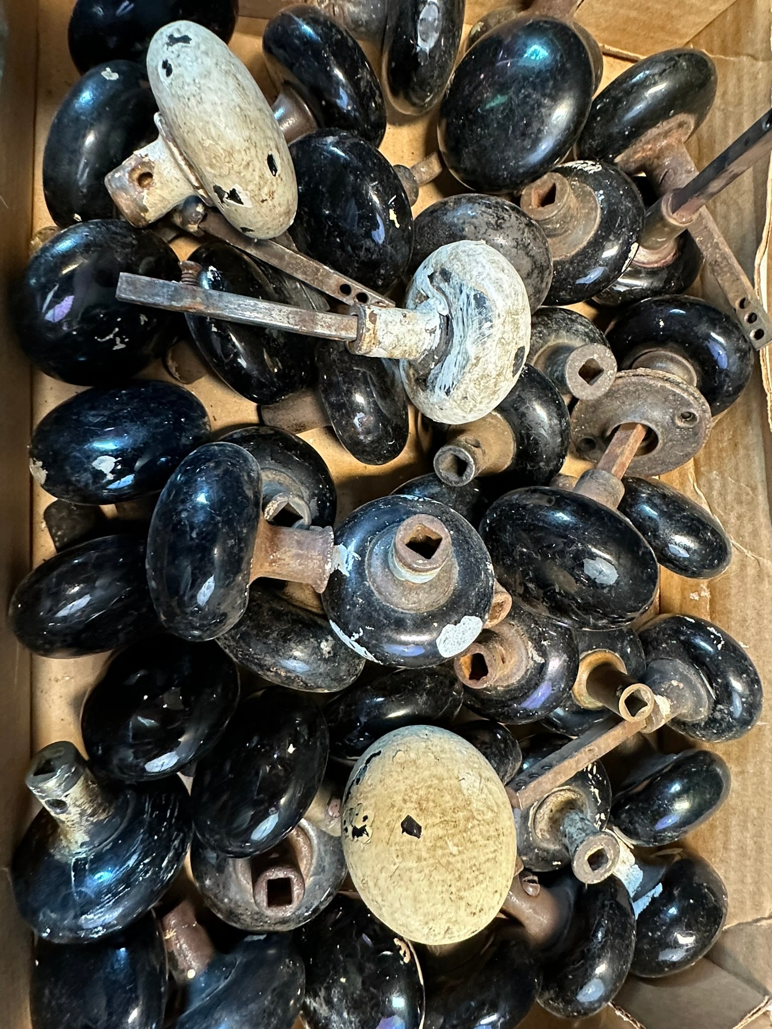 Lot 47 Black Porcelain Bennington Door Knobs 1 Pair (1 of 5)