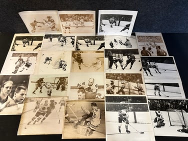 24 Original Photographs Red Wings vs. Black Hawks Game Majority Capture Bobby & Dennis Hull