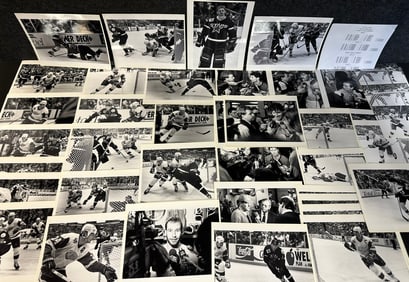 Lot 41 Original Detroit Red Wings 8x10 5x7 & Paper Schedule