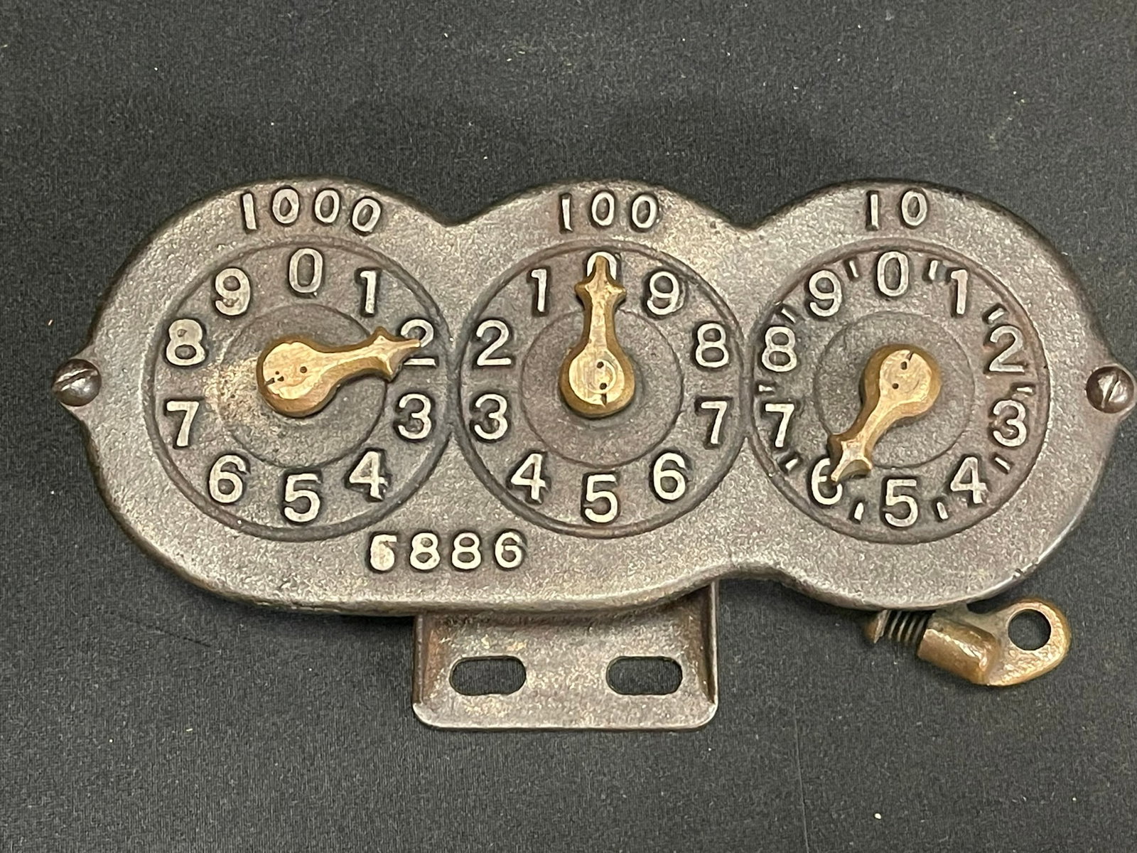 Antique Late 1800s Cast Iron Mechanical Counter 1000 100 10: Great original cast iron piece. 8" x 4"