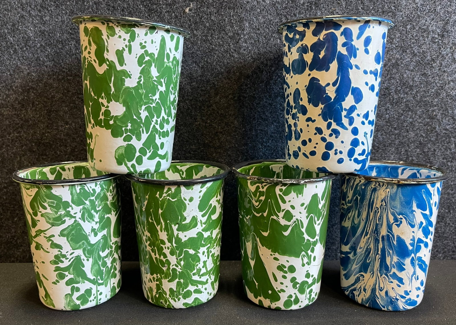 Lot 6 Graniteware Green, Blue & White Drinking Tumblers: Great original condition. 4 matching green and 2 mismatch blue, different tones. 3" x 4" tall.
