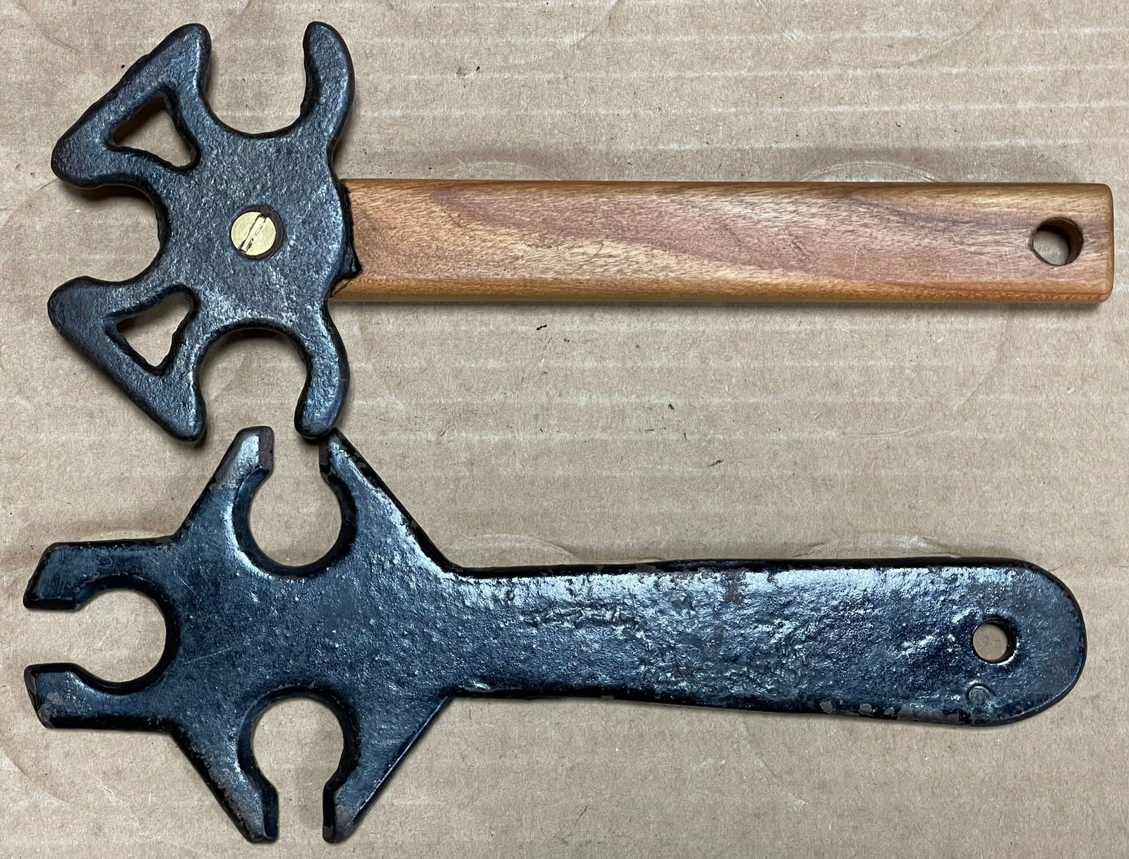 Antique Pair Cast Iron & Wood Handle 3 Rope Handheld Rope Making Tools (1 of 7)