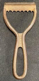 Original Reading Cast Iron Handheld Corn Sheller
