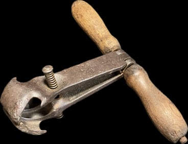 Unmarked Mid 19th Century T Handle Handheld Corn Sheller