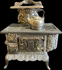 Early 1900s Dolly's Favorite Salesman Sample Childs Size Cast Iron Toy Stove