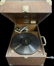 The Victor VV-50 Original Working Hand Crank Music Box