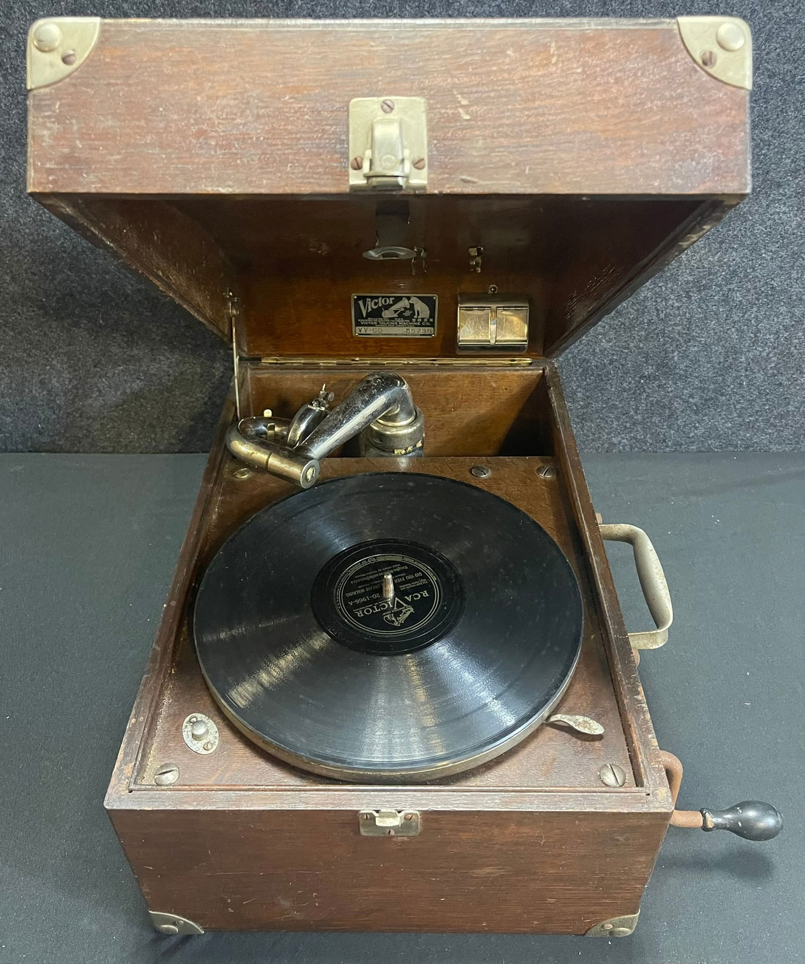 The Victor VV-50 Original Working Hand Crank Music Box (1 of 8)
