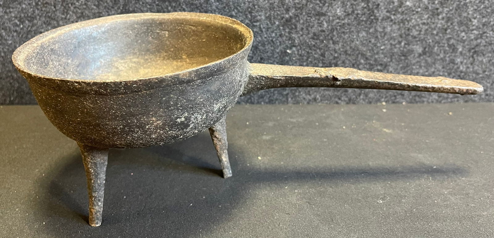 Antique Mid 1800s Small Cast Iron 3 Legged Posnet Pot w/ Handle: 6" diameter x 4.5" tall x 12" - wonderful age wear.