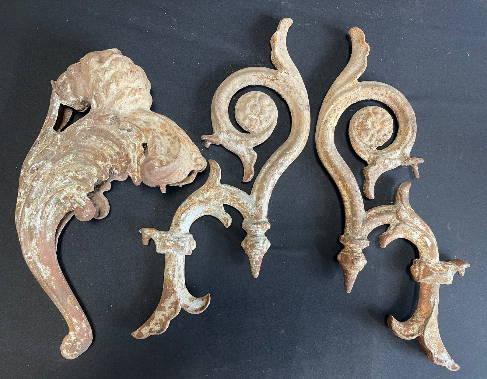 Antique Cast Iron Ornate Victorian Era Lion Corner Corbel & Brackets: Lion 9.5" x 4.5" x 16" - brackets 7" x 18.5" x 1.5"
