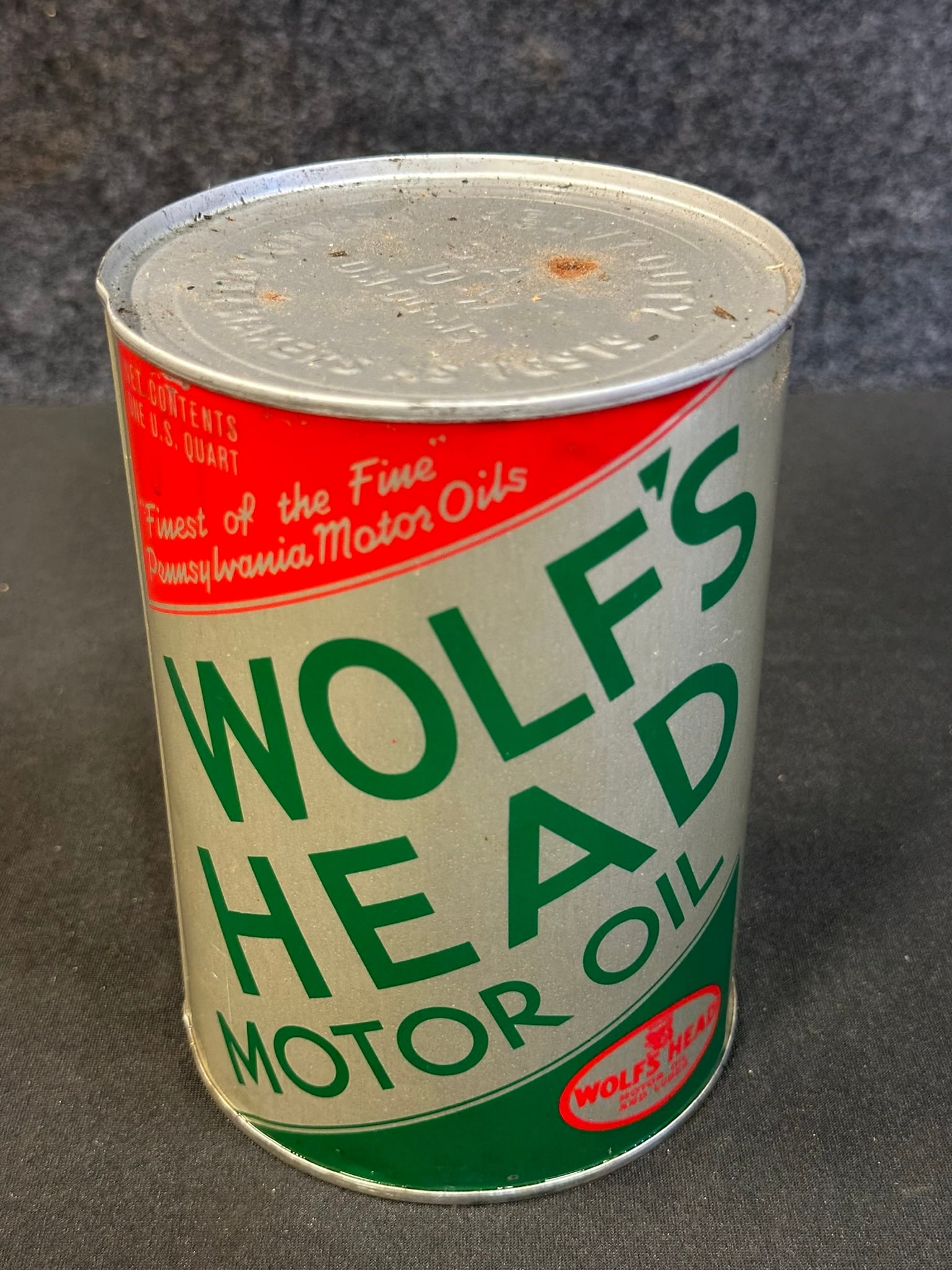 FULL Wolf's Head Motor Oil Metal Quart Can (1 of 4)
