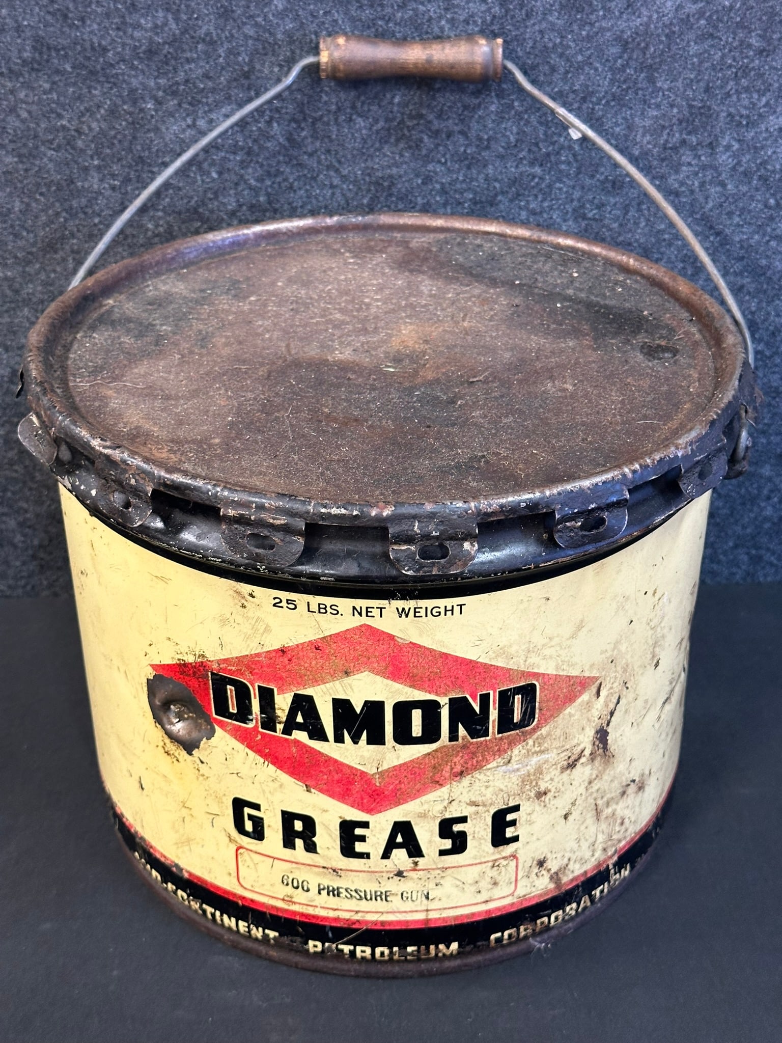 Diamond Grease 25 Lb Pressure Gun Advertising Metal Can: 10" tall x 12" diameter